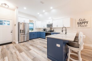 Fridge, microwave, oven, stovetop - Lake Sebring Sweet Serenity  (Sebring)