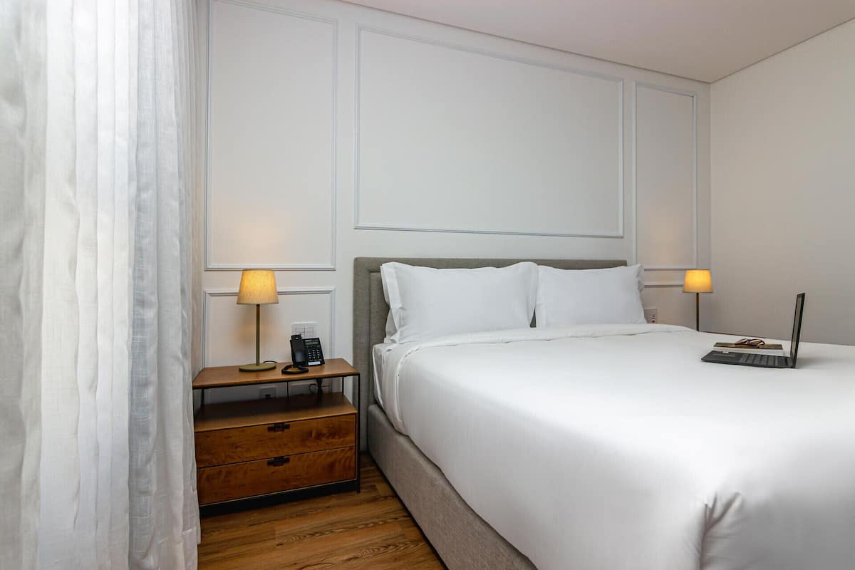 1 kamar tidur, seprai premium, bantalan ekstra lembut, dan minibar