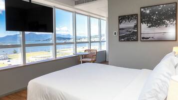 Ropa de cama de alta calidad, colchones con pillow-top y minibar