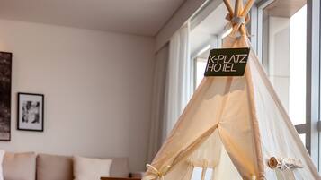 Ropa de cama de alta calidad, colchones con pillow-top y minibar