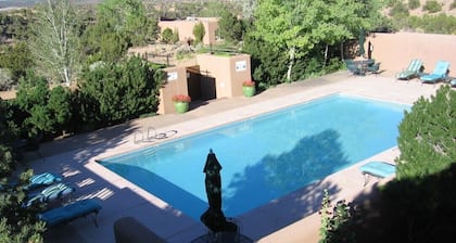 Private Upscale Mountain View Retreat just 12 Minutes From The Santa Fe Plaza.