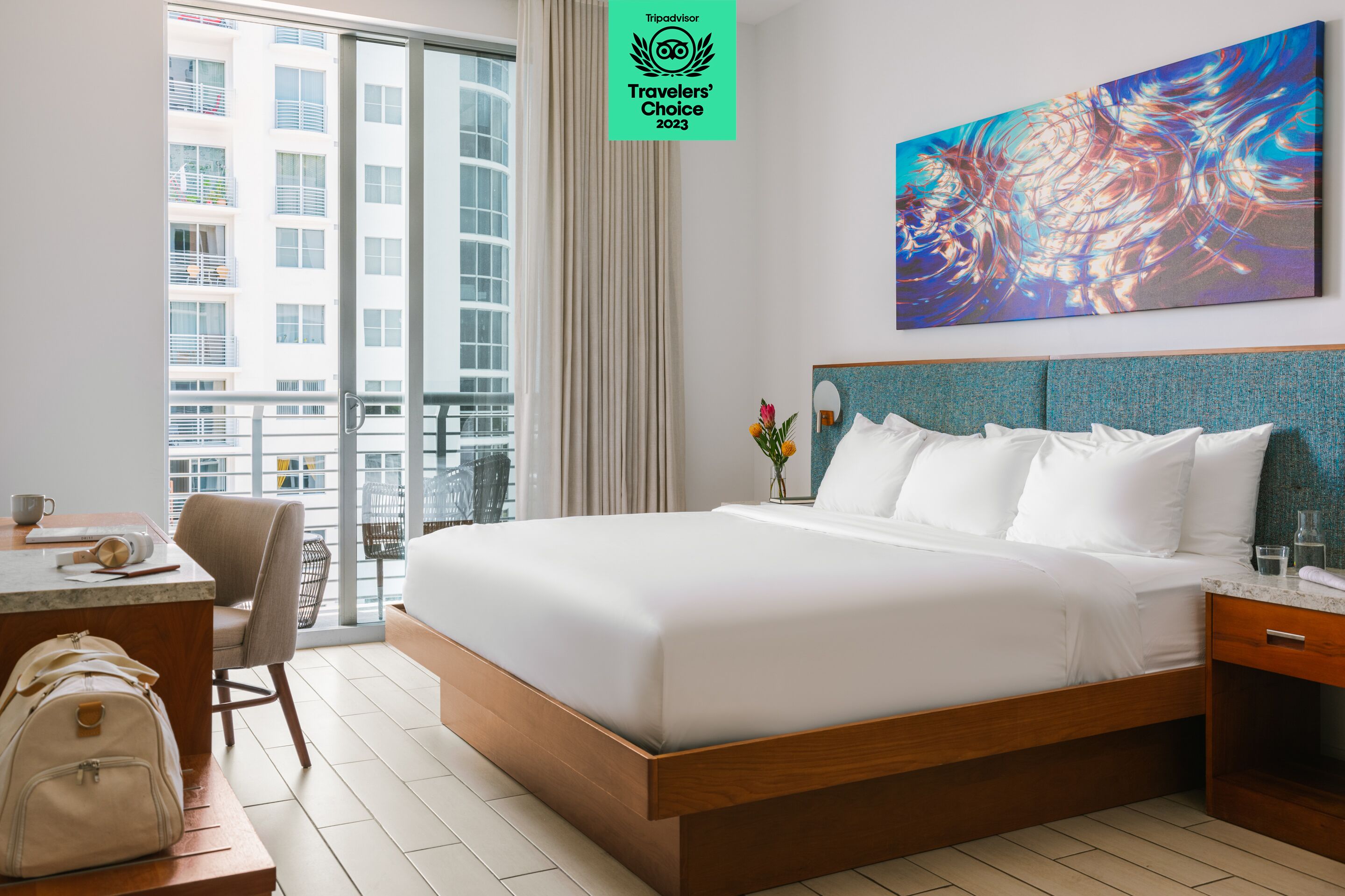 The Circ powered by Sonder | King Room w/ Balcony