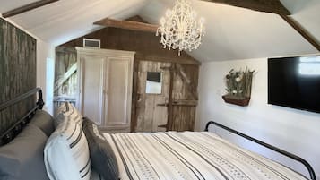 3 bedrooms, iron/ironing board, WiFi (free), bed sheets