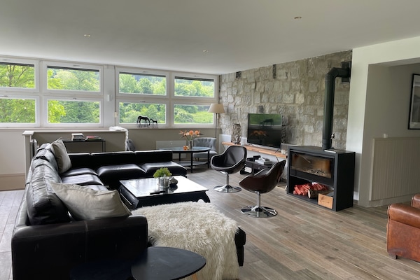 Smart-TV, Kamin, Tischfußball, Bücher