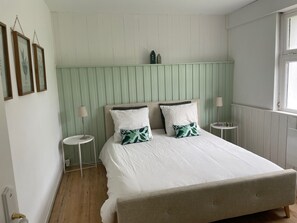 7 bedrooms, iron/ironing board, free WiFi, bed sheets