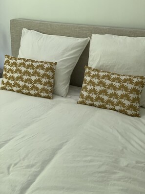 7 bedrooms, iron/ironing board, free WiFi, bed sheets