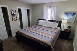 4 habitaciones, tabla de planchar con plancha, cuna de viaje y wifi