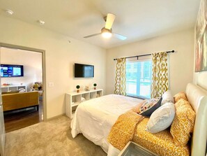 1 bedroom - A Paradise Regained Suite (Houston)