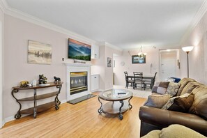 Smart TV, fireplace, DVD player