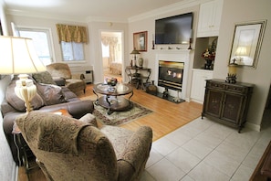Smart TV, fireplace, DVD player