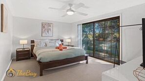 4 bedrooms, iron/ironing board, internet, bed sheets
