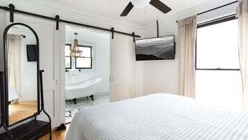 2 bedrooms, iron/ironing board, WiFi
