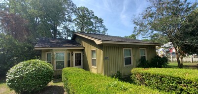 Flo’s Hideaway in the Heart of Thunderbolt just outside Savannah city limits