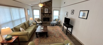 Flo’s Hideaway in the Heart of Thunderbolt just outside Savannah city limits