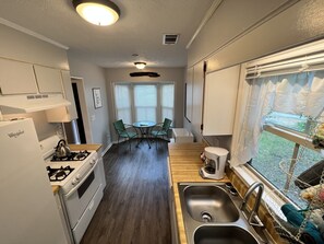 Frigorífic, microones, forn i placa de cuina