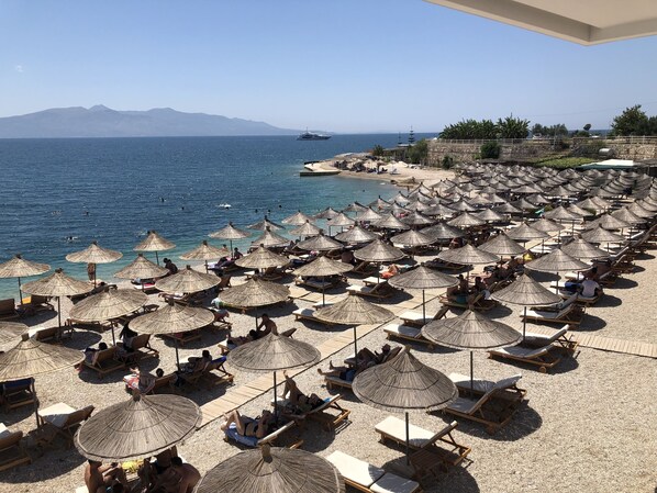 Spiaggia privata, sabbia bianca, navetta per la spiaggia