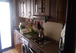 Réfrigérateur, four, plaque de cuisson