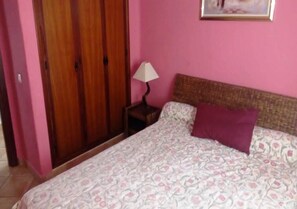 2 bedrooms, bed sheets