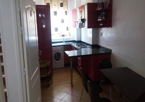 Réfrigérateur, four, plaque de cuisson