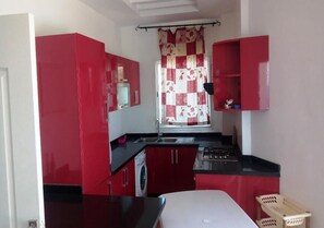 Fridge, oven, stovetop, cookware/dishes/utensils