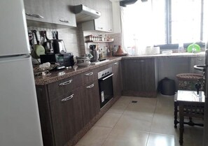 Réfrigérateur, four, plaque de cuisson