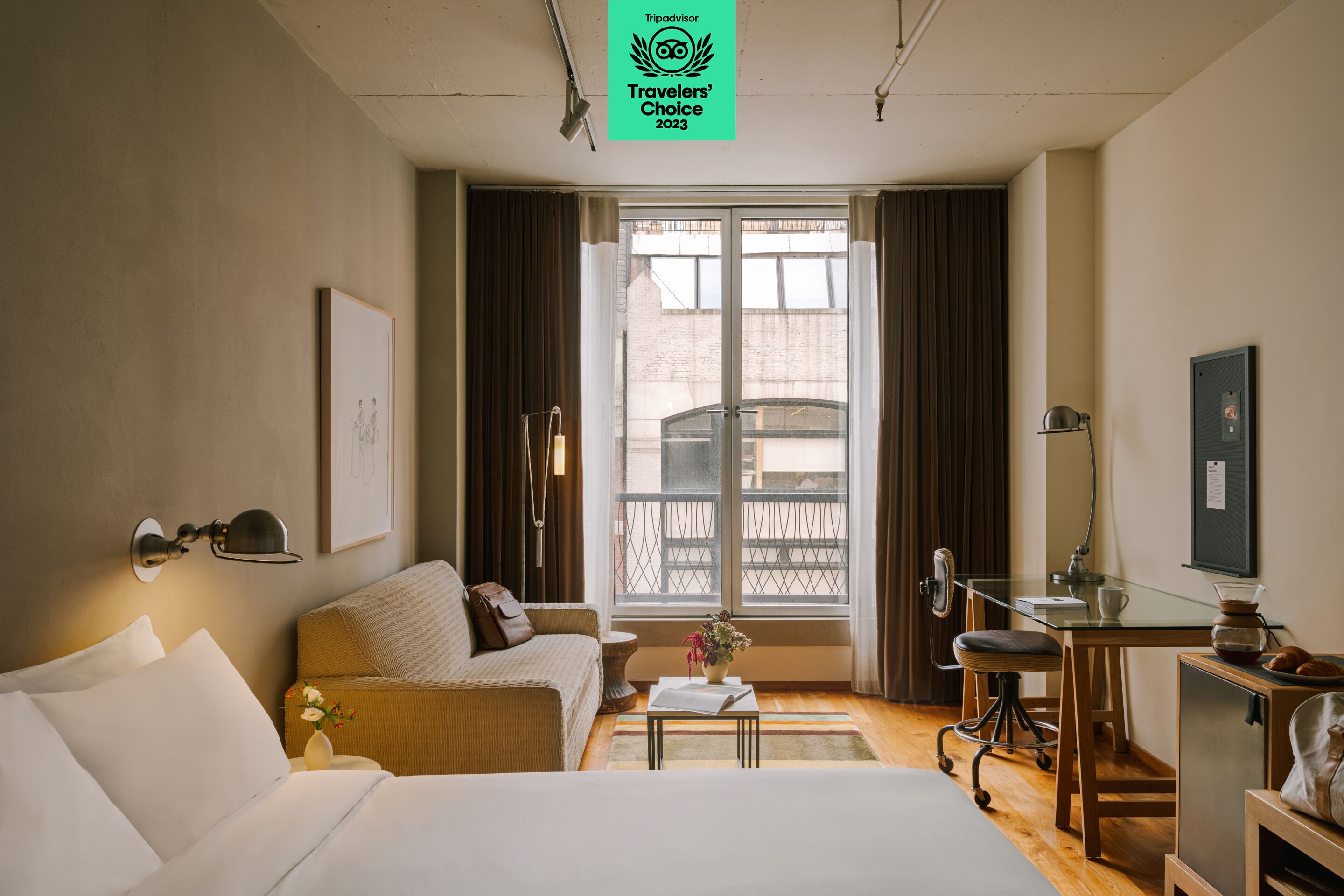 Chambers powered by Sonder | Superior King Room