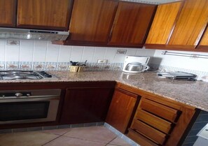 Fridge, oven, stovetop, cookware/dishes/utensils