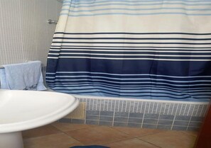 Dusche, Bidet, Handtücher