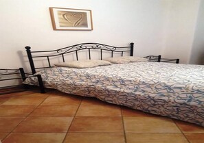 2 bedrooms, bed sheets