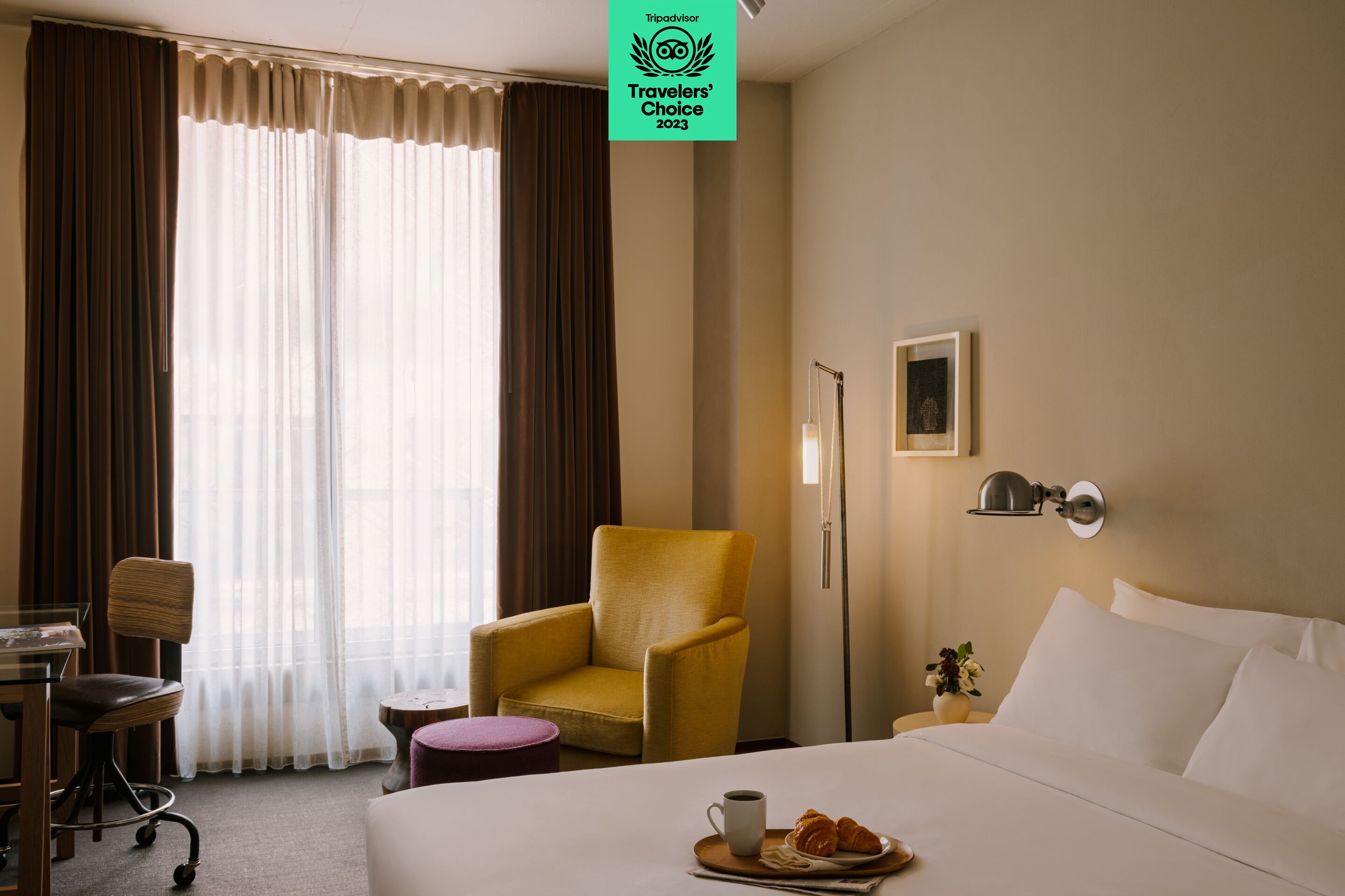 Chambers powered by Sonder | Accessible Queen Room