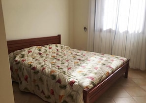 3 bedrooms, bed sheets