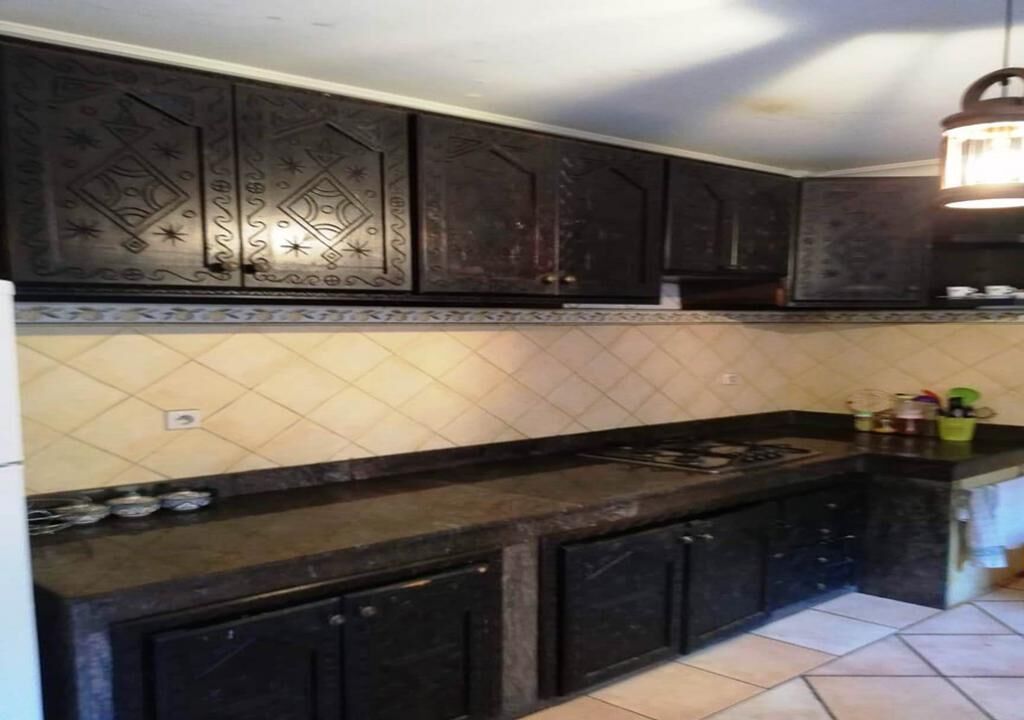 Kjøleskap, kokeplater og kjøkkenutstyr