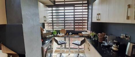 Réfrigérateur, four, plaque de cuisson, lave-vaisselle