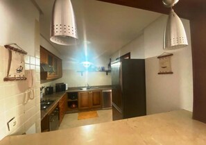 Réfrigérateur, four, plaque de cuisson, lave-vaisselle