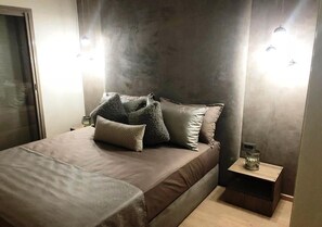 2 bedrooms, bed sheets