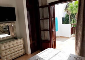 3 bedrooms, bed sheets