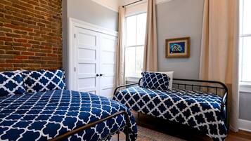 5 bedrooms, desk, iron/ironing board, travel cot