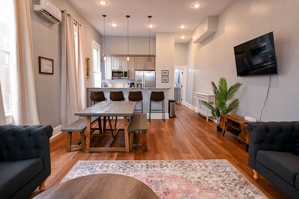 Governors Apartment Across from French Quarter Historic Getaways