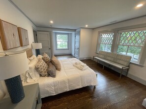 5 bedrooms, iron/ironing board, free WiFi, bed sheets