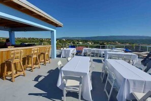 Outdoor dining - VillaMerissa Nestled between two unspoiled beaches Pool/JackSprat/WiFi/Gym/Staff (Treasure Beach)