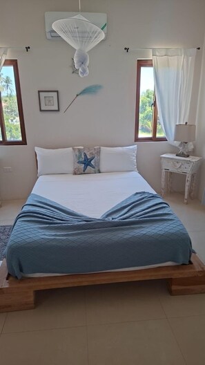 6 室のベッドルーム、低反発ベッド、セーフティボックス (室内)、デスク