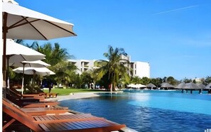 Pool - Vietsovpetro Dalat Hotel (Da Lat)