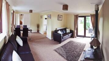 TV, fireplace, stereo