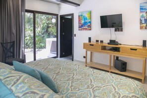 5 camere, una cassaforte in camera, una scrivania, ferro/asse da stiro