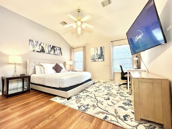 4 bedrooms, desk, iron/ironing board, free WiFi