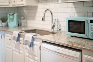 Frigorífic, microones, forn i placa de cuina 