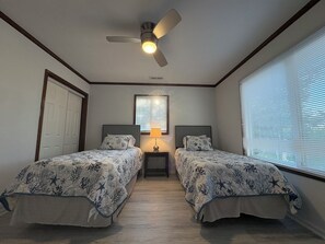 4 bedrooms, iron/ironing board, free WiFi, bed sheets