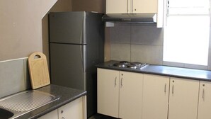 Private kitchen - Boutique Style Fully Furnished Rooms in Ideal Location of North Sydney (North Sydney)