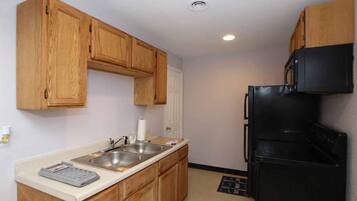 Réfrigérateur, micro-ondes, plaque de cuisson, cafetiÚre/bouilloire