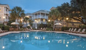 Sisäuima-allas, ulkouima-allas